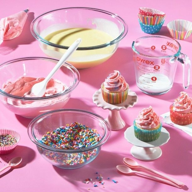 Party cupcakes with Pyrex bowls and a jug