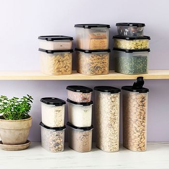 Modular Mates Set on pantry shelves, containing dry foods
